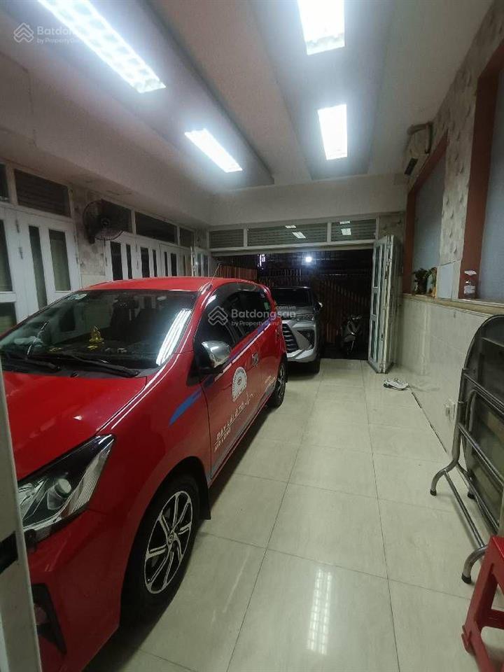 Căn góc 3 tầng trung tâm p. trung mỹ tây, q12  dòng tiền 120 triệu  đường 8m