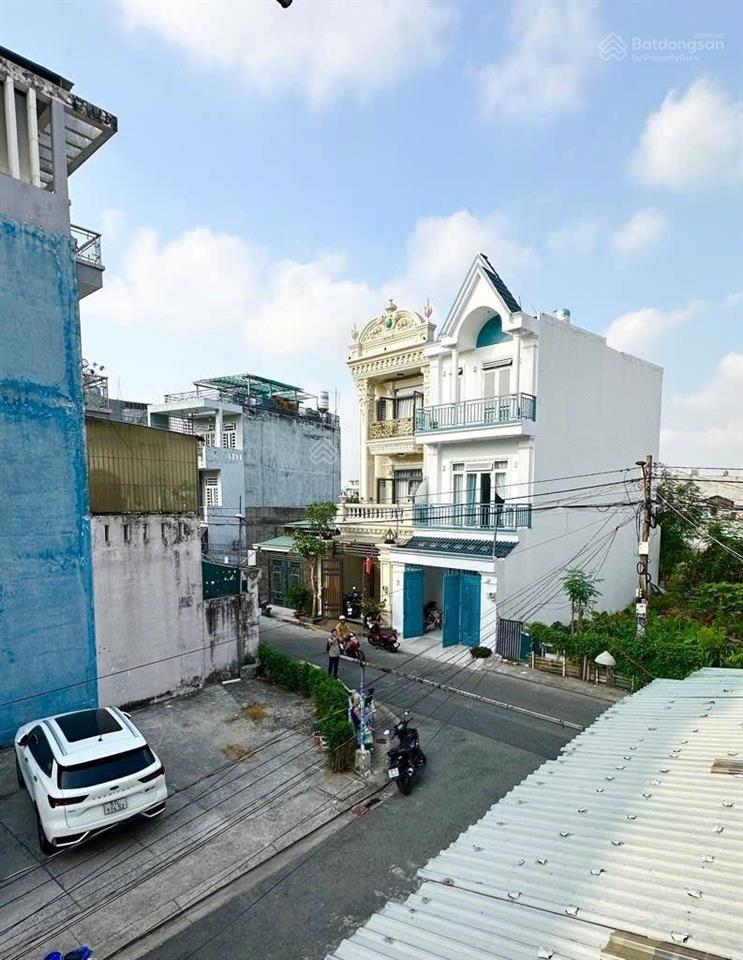 Căn góc 4 tầng  đường 7m thông  ngang hiếm 6.5  phan văn hớn hóc môn