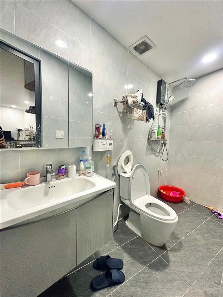 Nhà đẹp diện tích lớn 100m², hẻm xe tải sát mặt tiền, ngay trường chinh, quận 12