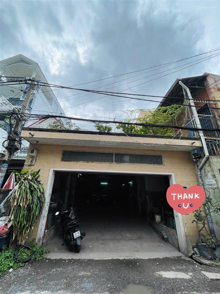 Nhà cũ 6.8x25m(165m2) cách 1 căn ra mt phan văn hớn quận 12  hẻm xe tải
