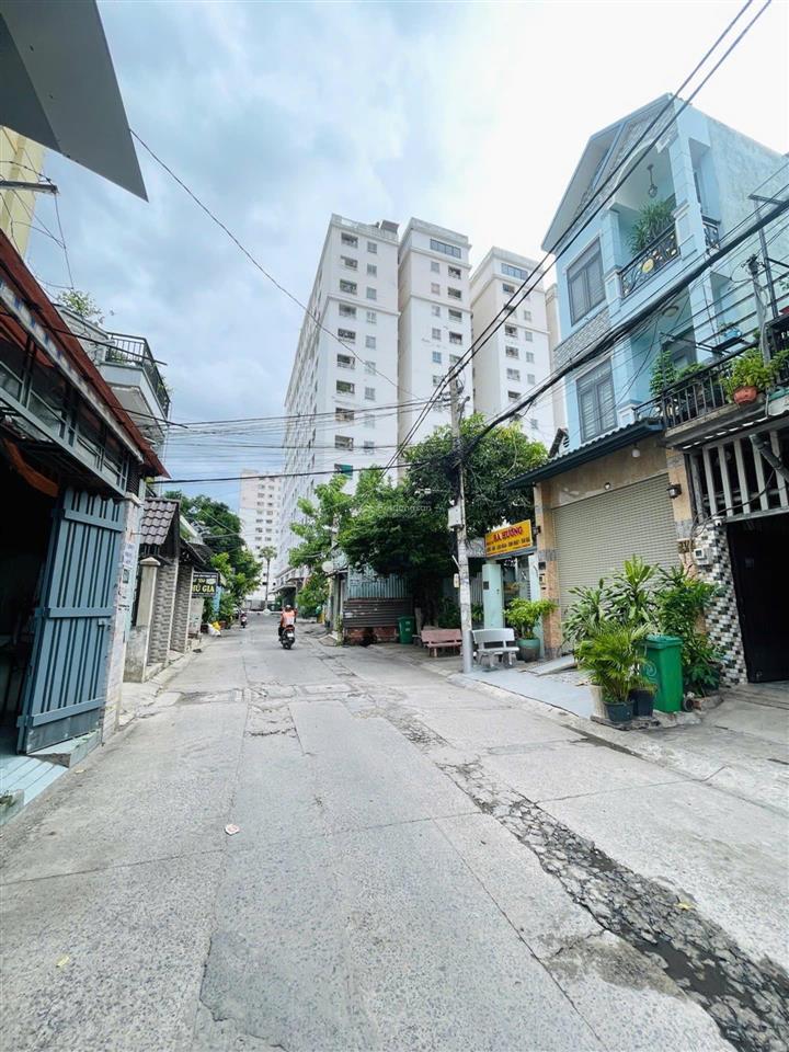 Nhà cũ 6.8x25m(165m2) cách 1 căn ra mt phan văn hớn quận 12  hẻm xe tải