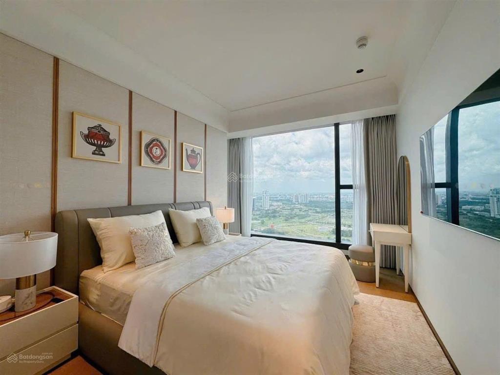 Chính chủ cần bán gấp căn hộ 2n2vs vinhomes greenbay  view hồ  dt 63m²  full nt, giá chỉ 7,1 tỷ