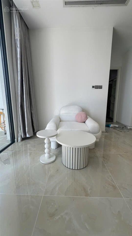Định cư nước ngoài cần bán 2pn bason l617.05 78m giá 17ty bao thuế, sổ hồng 0779 770 ***