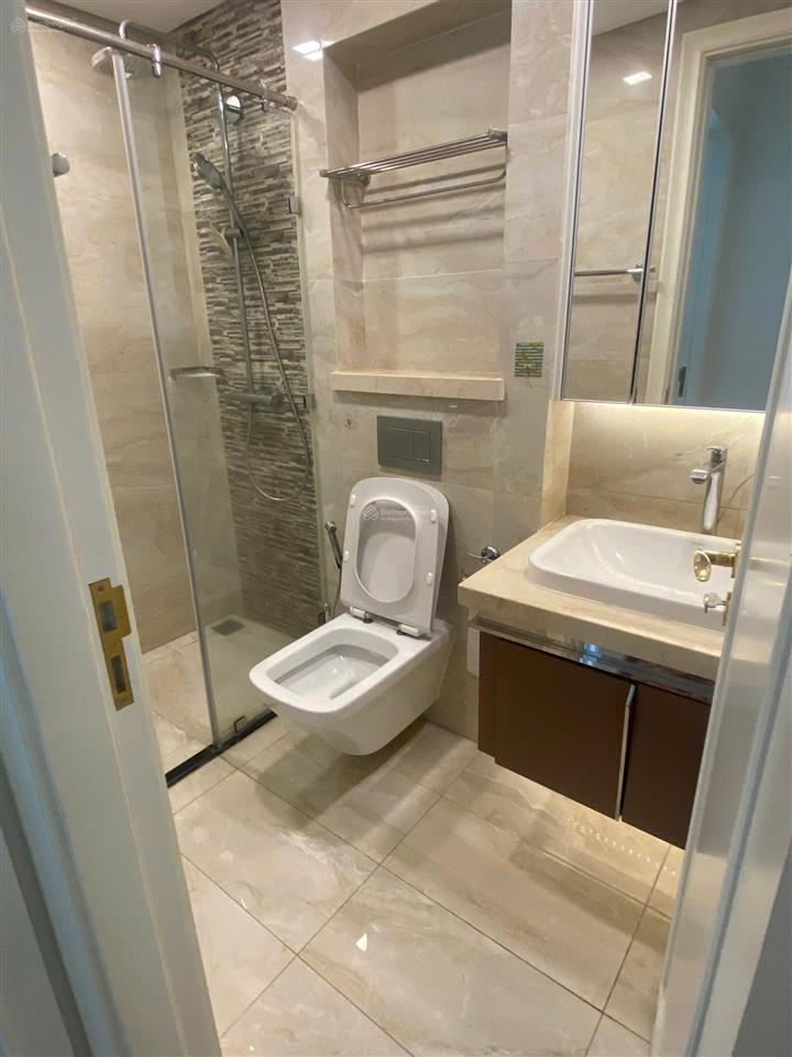 Bán 1pn lux647.06 tầng cao view đẹp giá 10,7 tỷ bao thuế phí, tặng nội thất 0779 770 ***