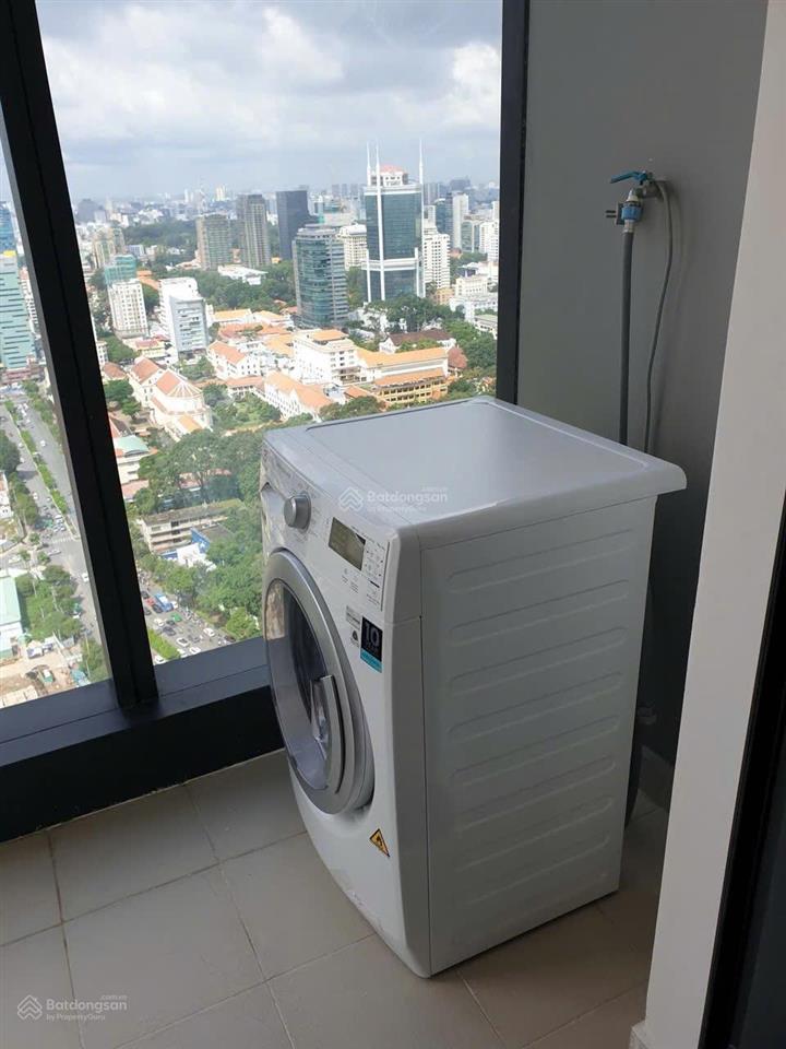 Bán 1pn lux647.06 tầng cao view đẹp giá 10,7 tỷ bao thuế phí, tặng nội thất 0779 770 ***