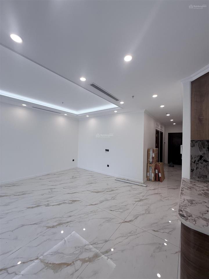 Bán căn hộ 4pn, 125m2 tại royal city, giá siêu hời 140 triệu / m2