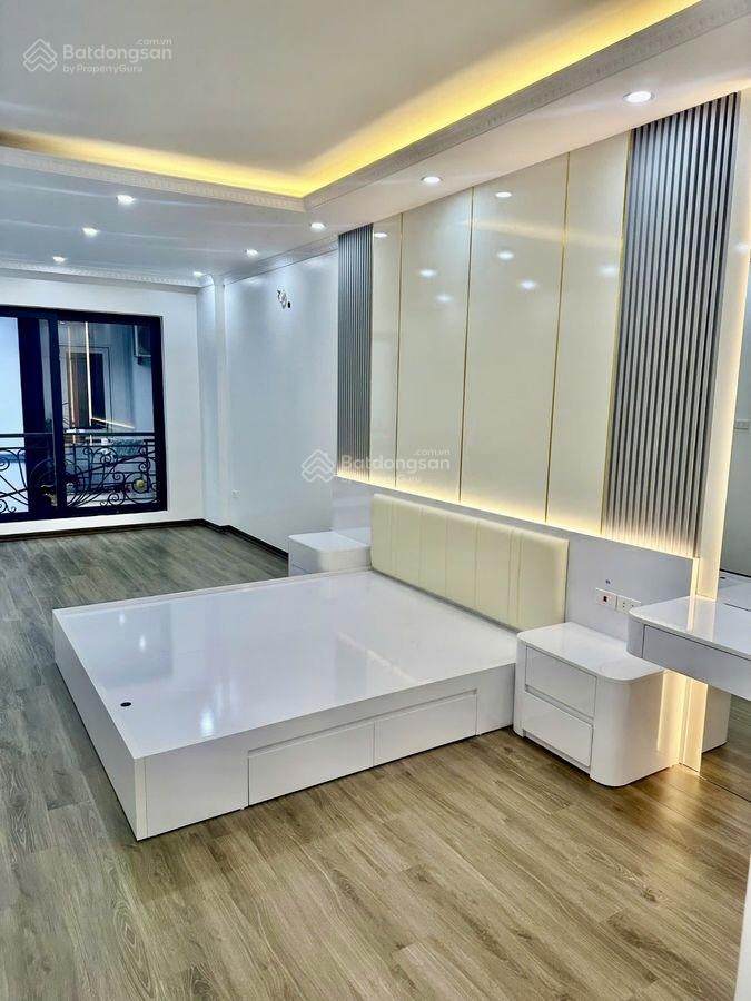 Bán nhà phố cầu giấy, dt 46m, 7 tầng thang máy, 4pn, 2 thoáng, sổ đỏ, giá 15,5 tỷ
