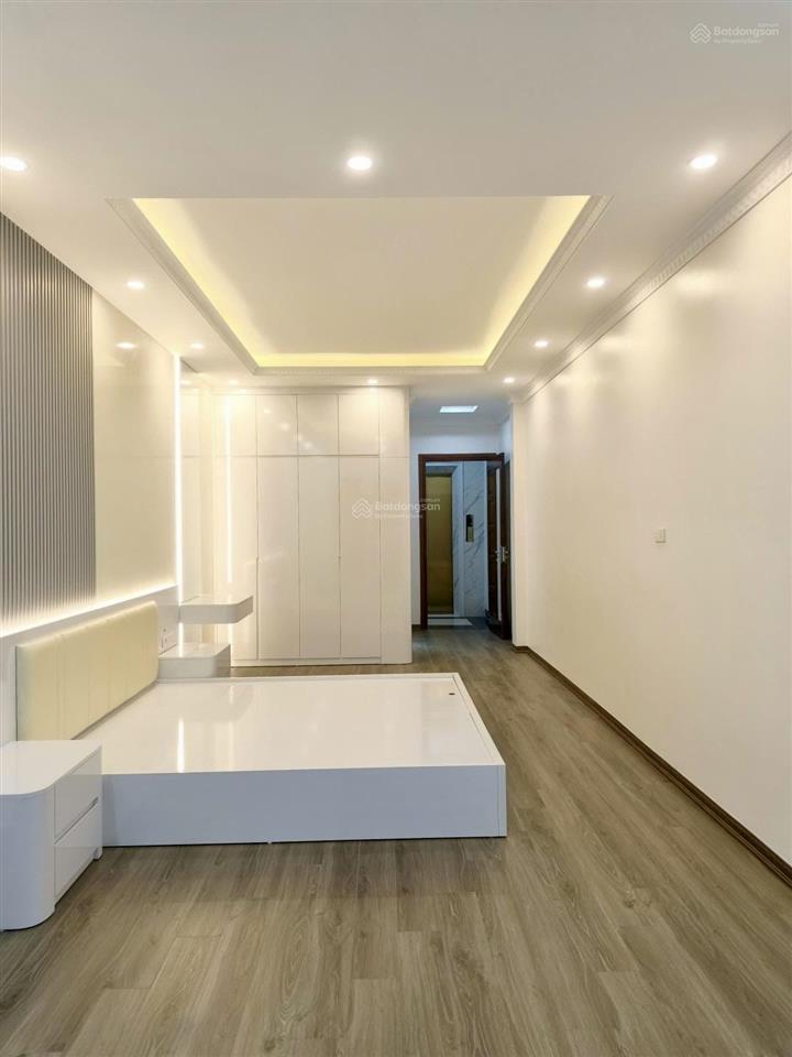 Bán nhà phố cầu giấy, dt 46m, 7 tầng thang máy, 4pn, 2 thoáng, sổ đỏ, giá 15,5 tỷ