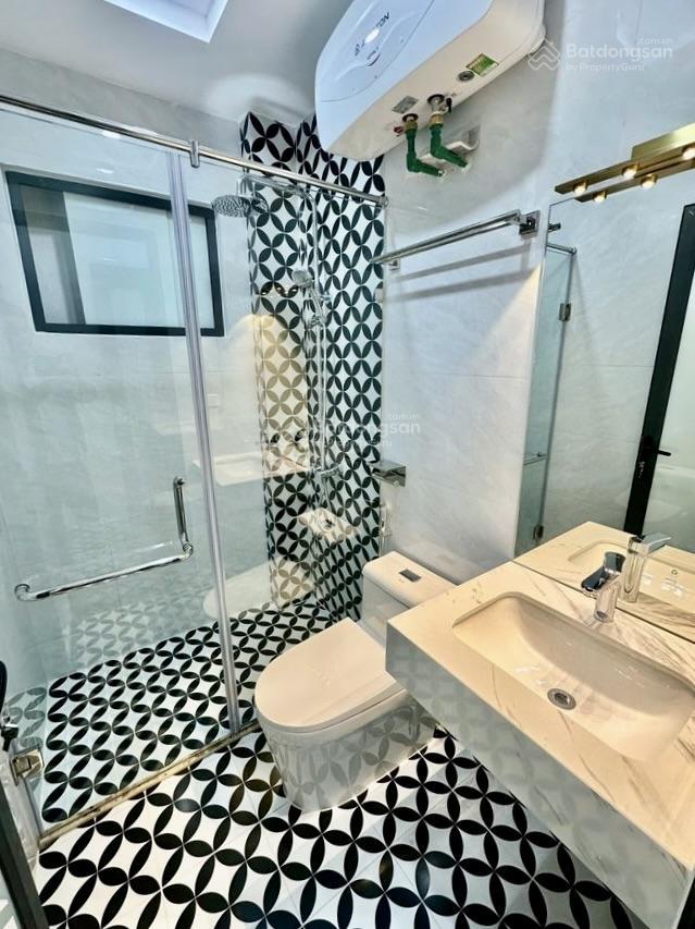 Bán nhà phố cầu giấy, dt 46m, 7 tầng thang máy, 4pn, 2 thoáng, sổ đỏ, giá 15,5 tỷ
