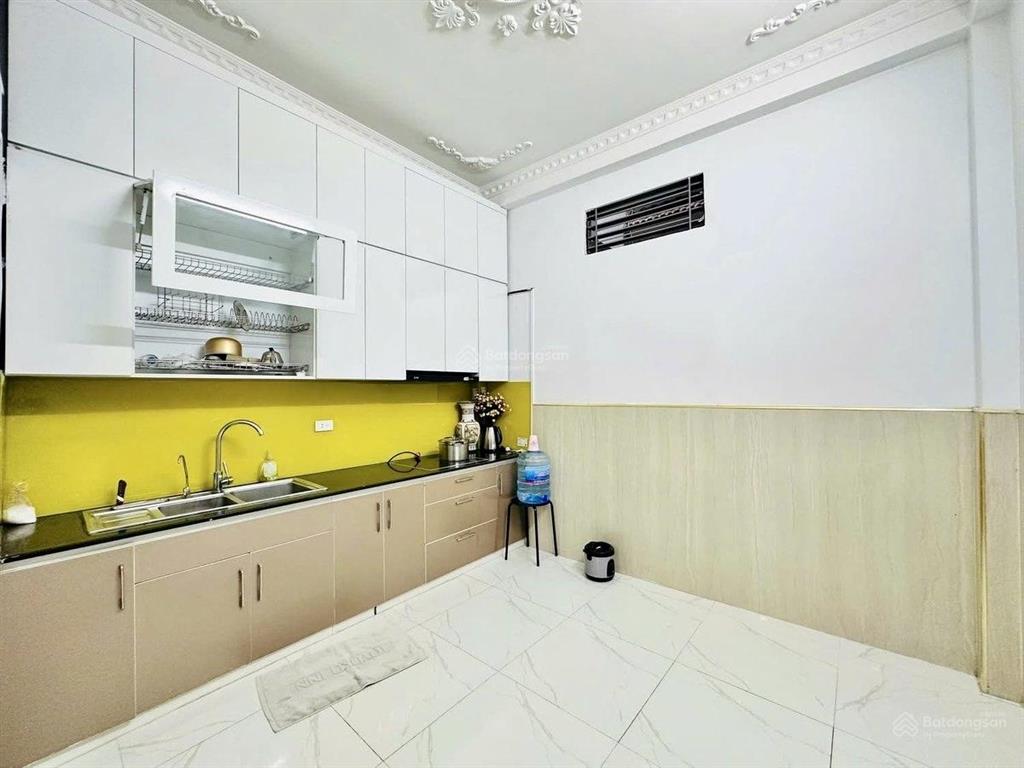 Bán nhà xuân thủy, cầu giấy 42m2 x 4t, lô góc 3 thoáng, ô tô vào nhà, 13.2 tỷ