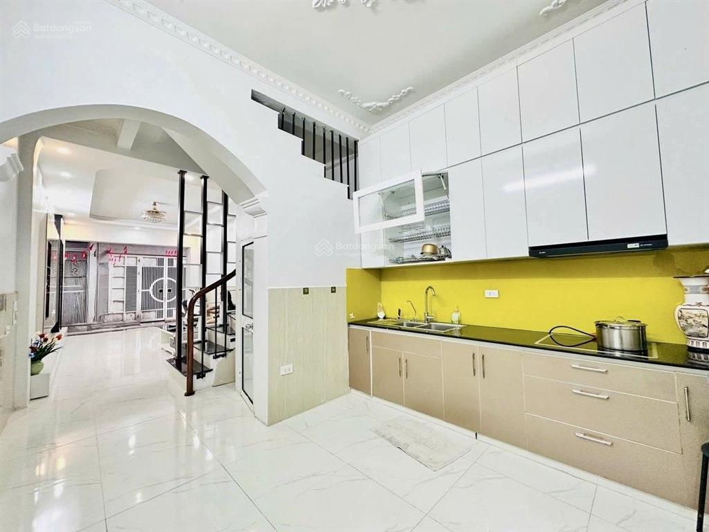 Bán nhà xuân thủy, cầu giấy 42m2 x 4t, lô góc 3 thoáng, ô tô vào nhà, 13.2 tỷ