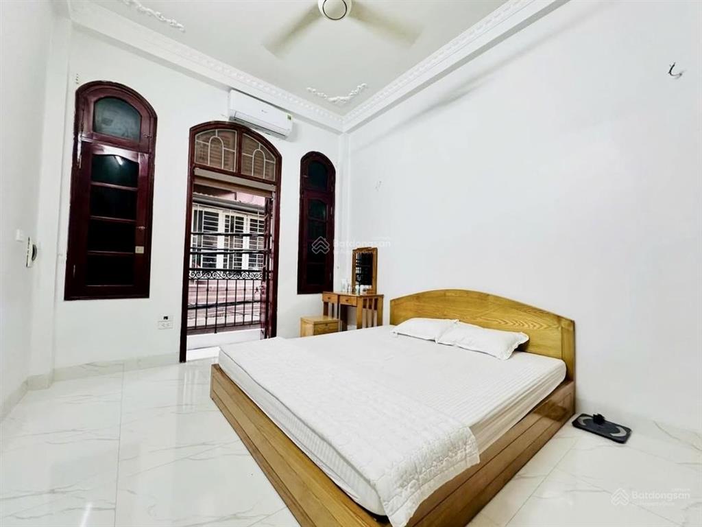Bán nhà xuân thủy, cầu giấy 42m2 x 4t, lô góc 3 thoáng, ô tô vào nhà, 13.2 tỷ