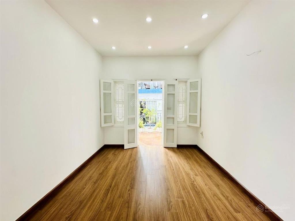Bán nhà riêng quan hoa, cầu giấy 46.9m2, căn góc, ngõ thông, rộng, 4 tầng, 4 pn đẹp ở ngay, 14.3 tỷ