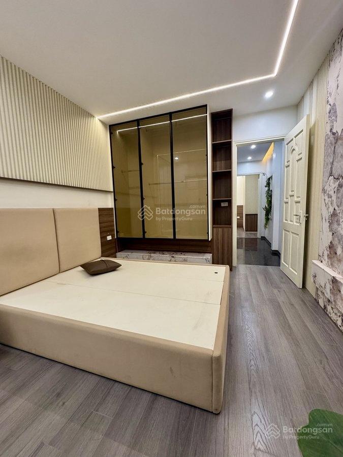 Bán nhà ở luôn đường cầu giấy, 38m, 4 tầng, 4pn, full đồ đẹp, 2 thoáng, gần phố, sổ đỏ, 11,9 tỷ