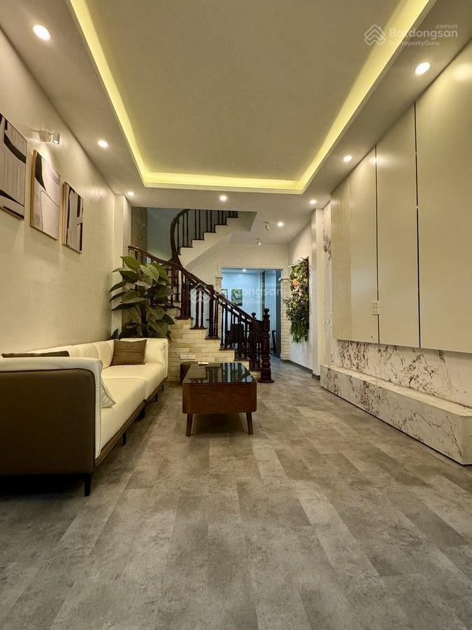 Bán nhà ở luôn đường cầu giấy, 38m, 4 tầng, 4pn, full đồ đẹp, 2 thoáng, gần phố, sổ đỏ, 11,9 tỷ