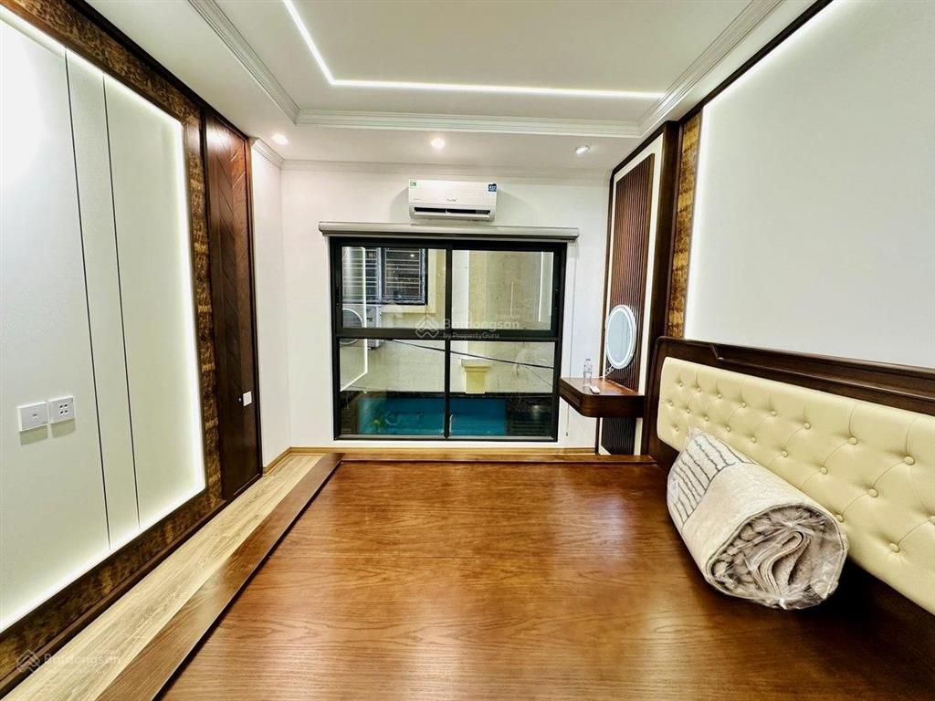 Bán nhà 7 tầng thang máy nguyễn khang, cầu giấy, 37m, ngõ nông, 4pn full đồ, sổ đỏ, ở luôn, 13,6 tỷ