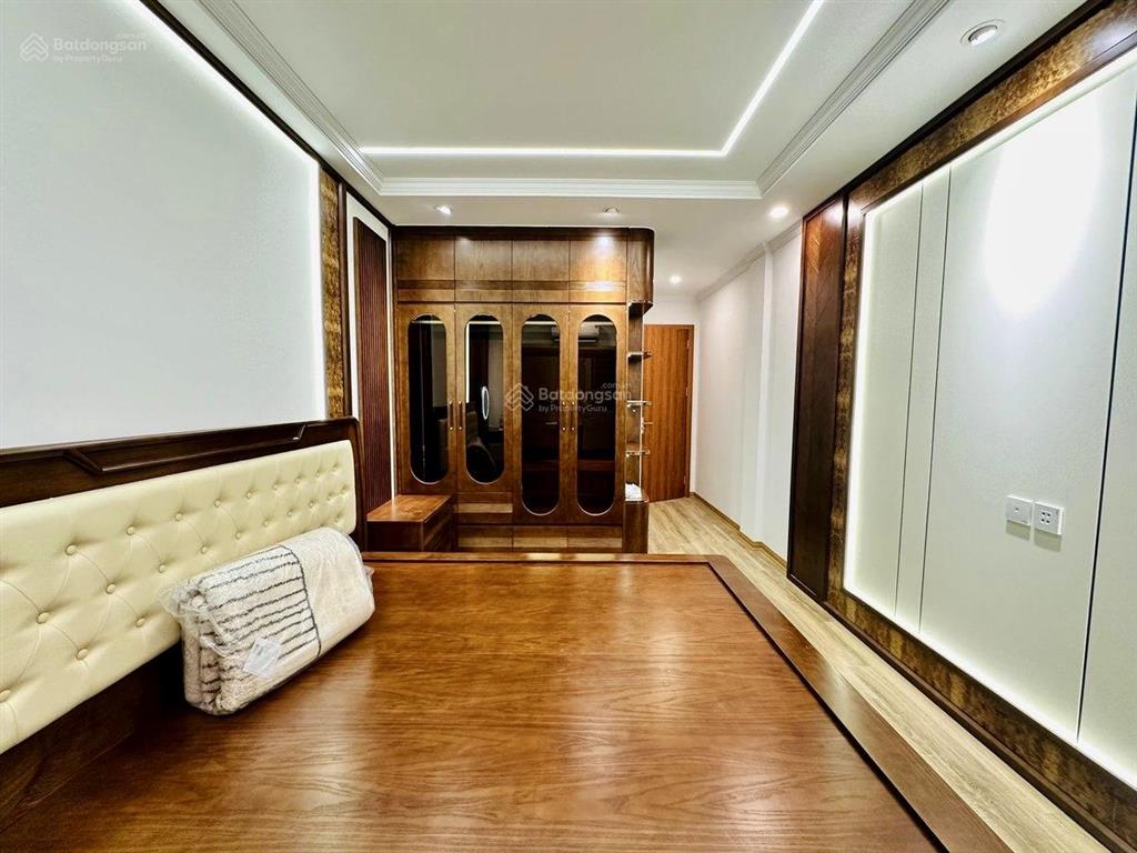 Bán nhà 7 tầng thang máy nguyễn khang, cầu giấy, 37m, ngõ nông, 4pn full đồ, sổ đỏ, ở luôn, 13,6 tỷ