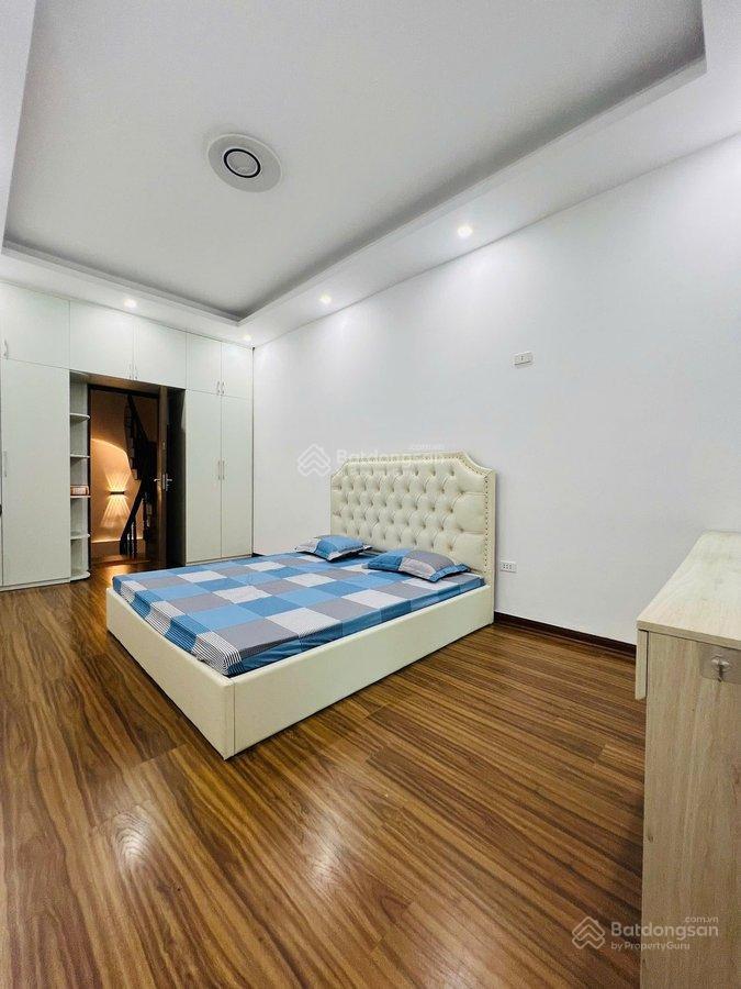 Bán nhà dân xây đẹp 5 tầng cầu giấy, 37m2, 4pn ở luôn, không quy hoạch, sổ đỏ, 13,7 tỷ thương lượng