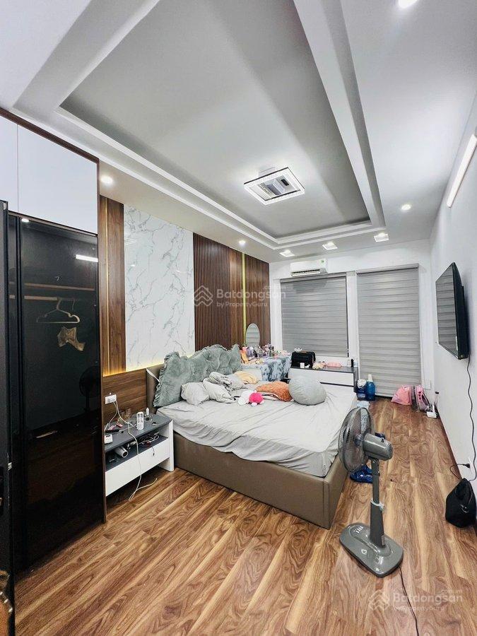 Bán nhà dân xây đẹp 5 tầng cầu giấy, 37m2, 4pn ở luôn, không quy hoạch, sổ đỏ, 13,7 tỷ thương lượng