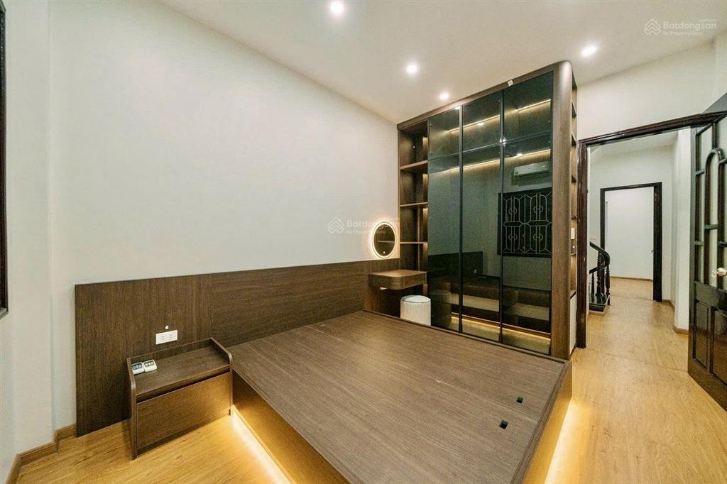 Bán nhà hoàng quốc việt, cầu giấy, 42m, 5 tầng, 6pn, full đồ, ngõ nông, 2 thoáng, sổ đỏ, 14,2 tỷ