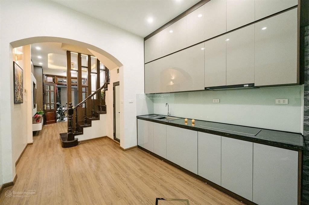 Bán nhà hoàng quốc việt, cầu giấy, 42m, 5 tầng, 6pn, full đồ, ngõ nông, 2 thoáng, sổ đỏ, 14,2 tỷ