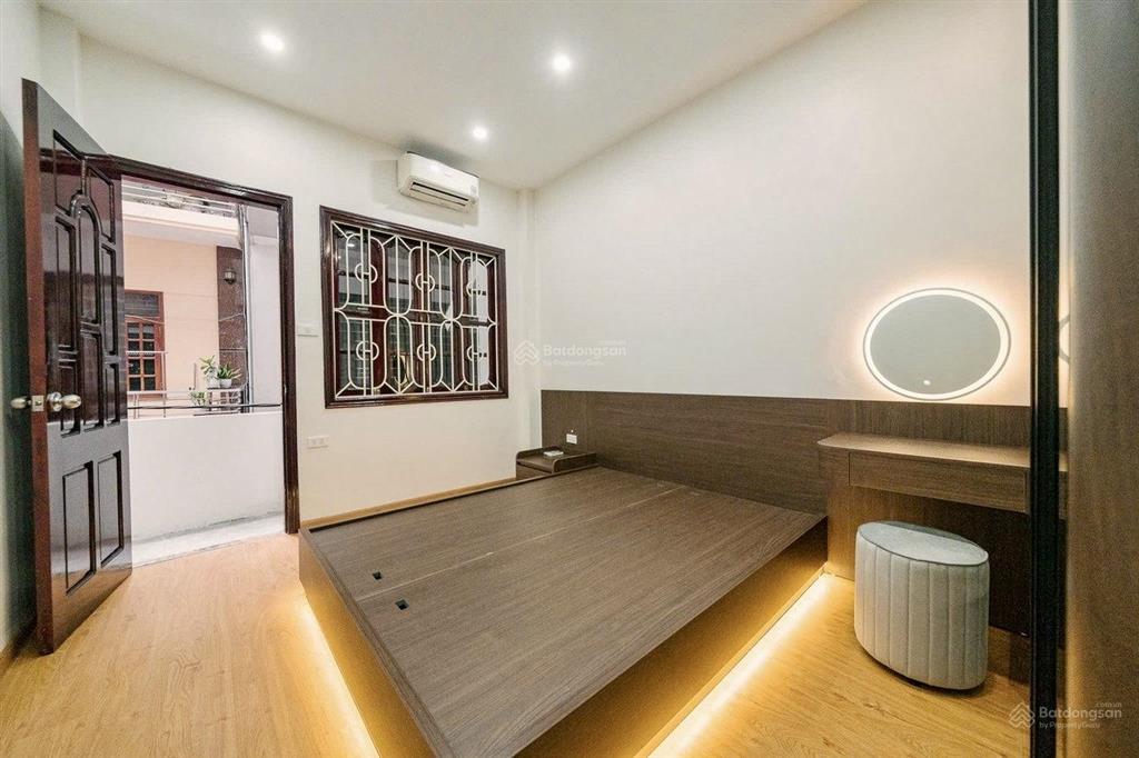 Bán nhà hoàng quốc việt, cầu giấy, 42m, 5 tầng, 6pn, full đồ, ngõ nông, 2 thoáng, sổ đỏ, 14,2 tỷ