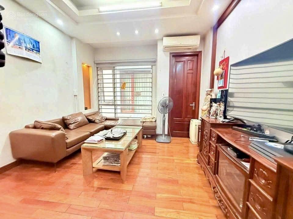 Hạ chào! nhà dân xây trung tâm cầu giấy, 53m, 5 tầng, 6 ngủ, ngõ rộng thoáng, sổ đỏ, 13.75 tỷ