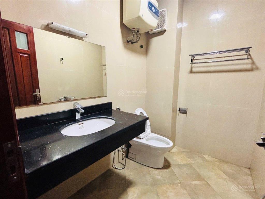 Hạ chào! nhà dân xây trung tâm cầu giấy, 53m, 5 tầng, 6 ngủ, ngõ rộng thoáng, sổ đỏ, 13.75 tỷ