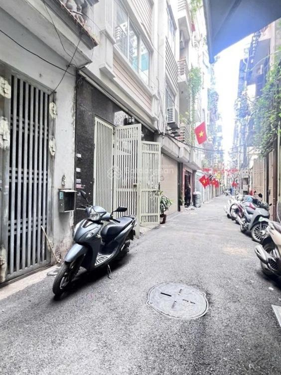 Bán nhà phân lô dân xây cầu giấy, 47m, 4 tầng, ngõ nông rộng ô tô đỗ cửa, 4pn, sổ đỏ, 15,8 tỷ