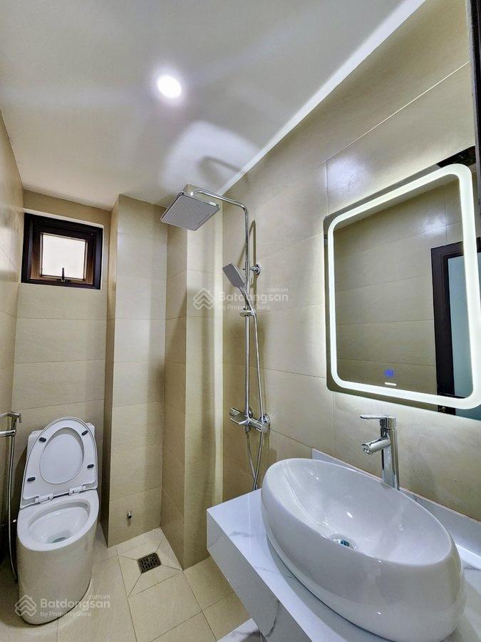 Bán nhà ở luôn cầu giấy, 12,3 tỷ, 30m2, 6 tầng thang máy, 3pn, 5wc, căn góc, sổ đỏ, giá tốt