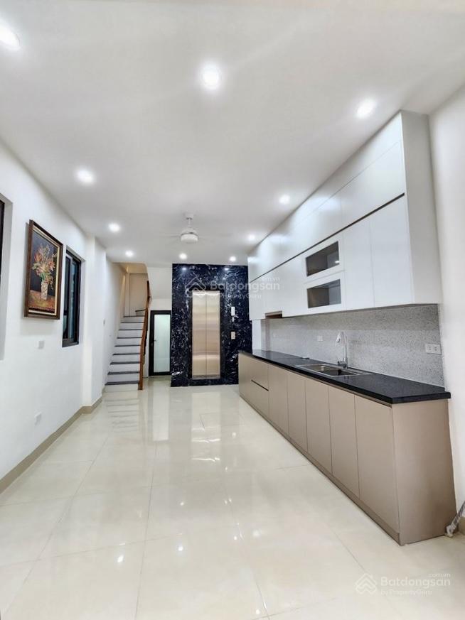 Bán nhà ở luôn cầu giấy, 12,3 tỷ, 30m2, 6 tầng thang máy, 3pn, 5wc, căn góc, sổ đỏ, giá tốt