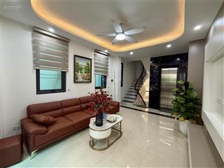 Bán nhà ở luôn cầu giấy, 12,3 tỷ, 30m2, 6 tầng thang máy, 3pn, 5wc, căn góc, sổ đỏ, giá tốt