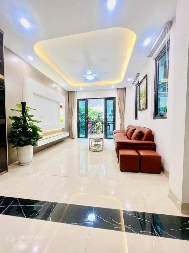 Bán nhà ở luôn cầu giấy, 12,3 tỷ, 30m2, 6 tầng thang máy, 3pn, 5wc, căn góc, sổ đỏ, giá tốt