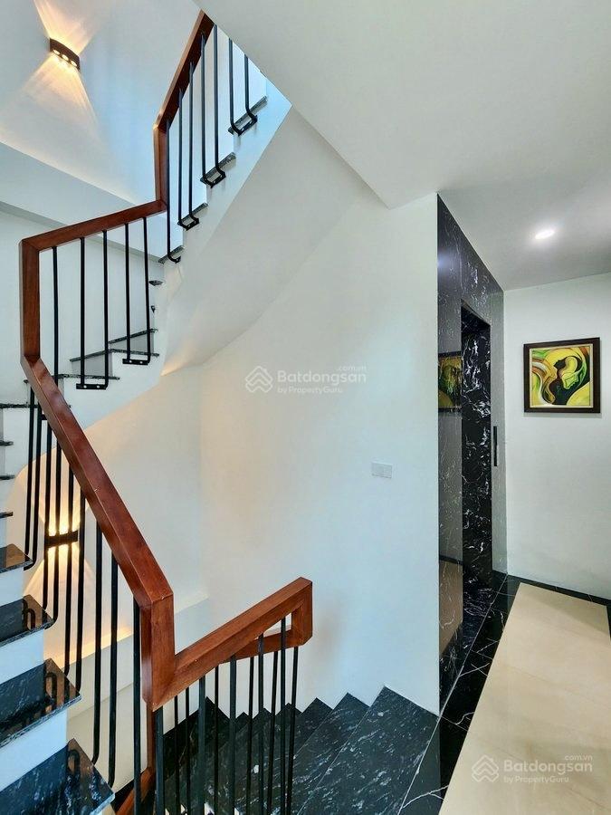 Bán nhà ở luôn cầu giấy, 12,3 tỷ, 30m2, 6 tầng thang máy, 3pn, 5wc, căn góc, sổ đỏ, giá tốt