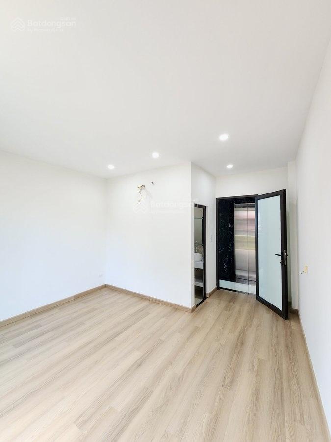 Bán nhà ở luôn cầu giấy, 12,3 tỷ, 30m2, 6 tầng thang máy, 3pn, 5wc, căn góc, sổ đỏ, giá tốt