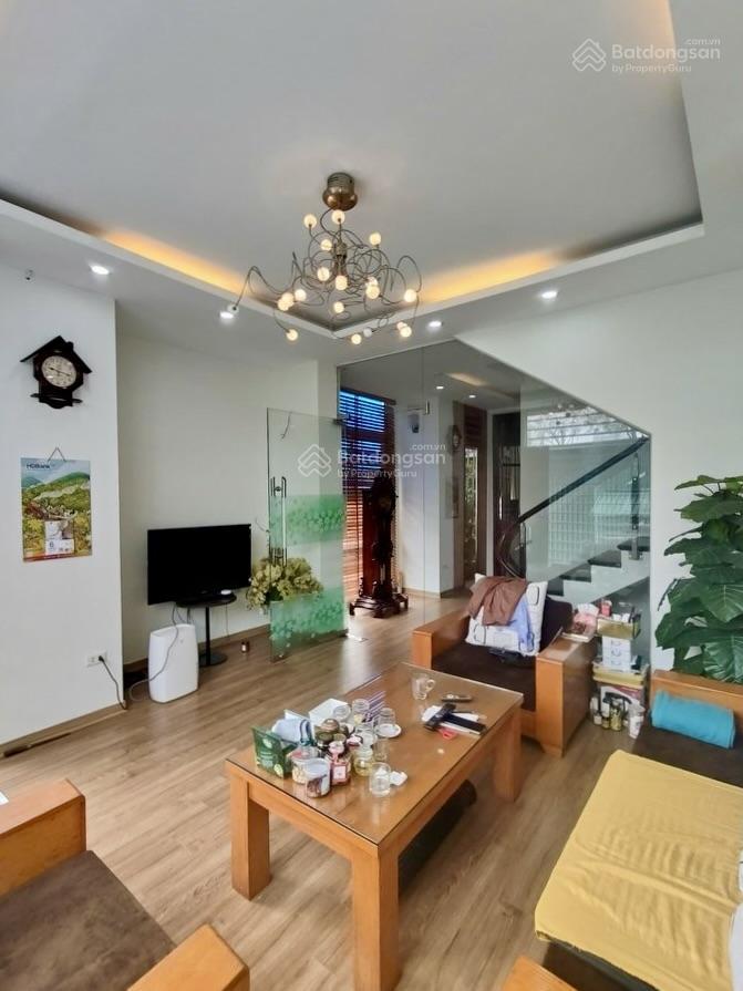 Bán nhà dân xây, phân lô, trần quốc hoàn, cầu giấy, 18,8 tỷ, 5tầng, mt4m, 4pn, căn góc, gara ô tô.