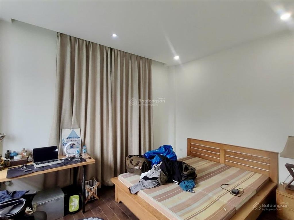 Bán nhà dân xây, phân lô, trần quốc hoàn, cầu giấy, 18,8 tỷ, 5tầng, mt4m, 4pn, căn góc, gara ô tô.