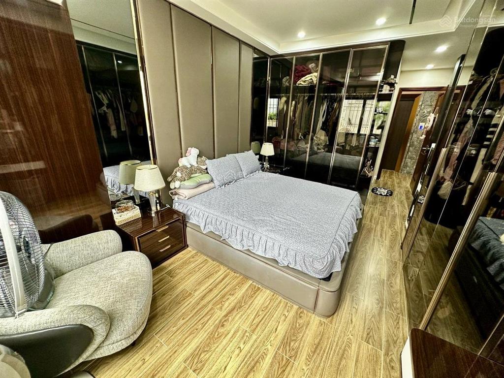 Bán nhà thang máy nguyễn ngọc vũ, cầu giấy, 13,9 tỷ, 6 tầng, 3pn full đồ, 1 bước ra phố ô tô tránh.