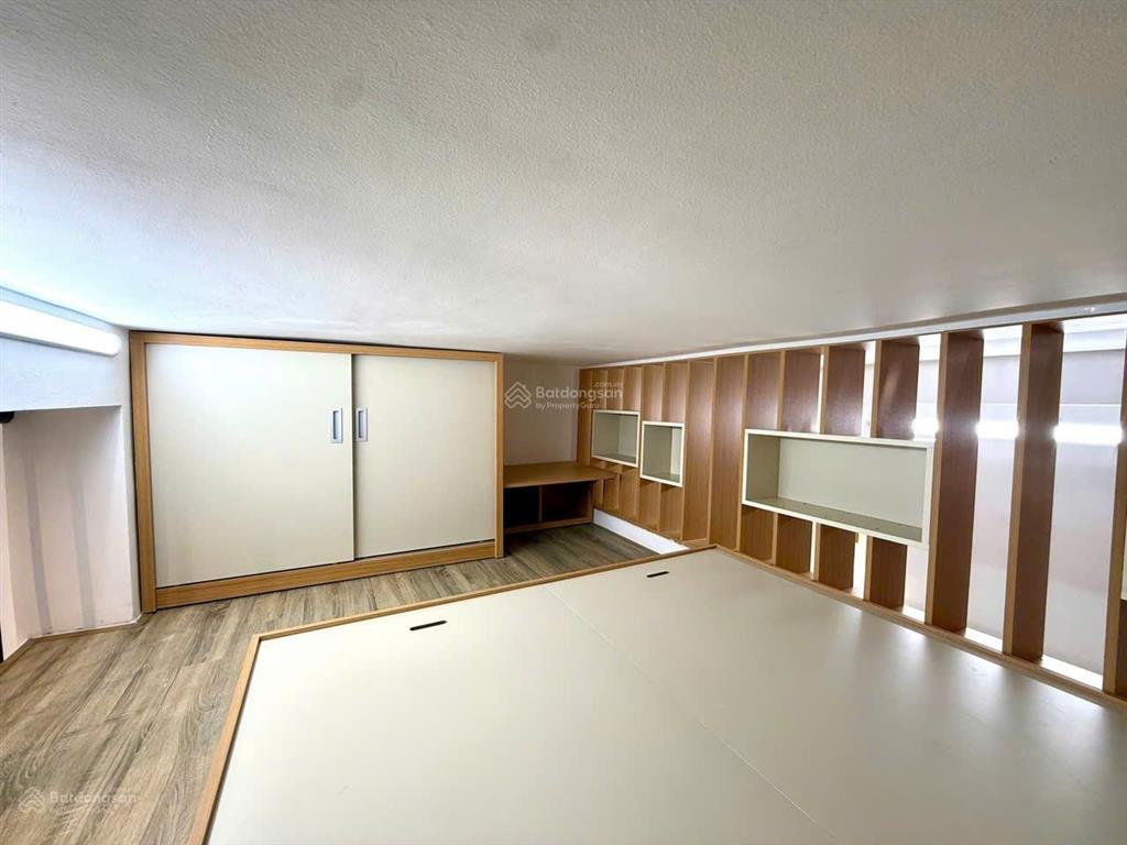 Tập thể nghĩa tân  ô tô đỗ cửa  tiện ích bạt ngàn  đi bộ 3 phút tới tiểu học nghã tân.