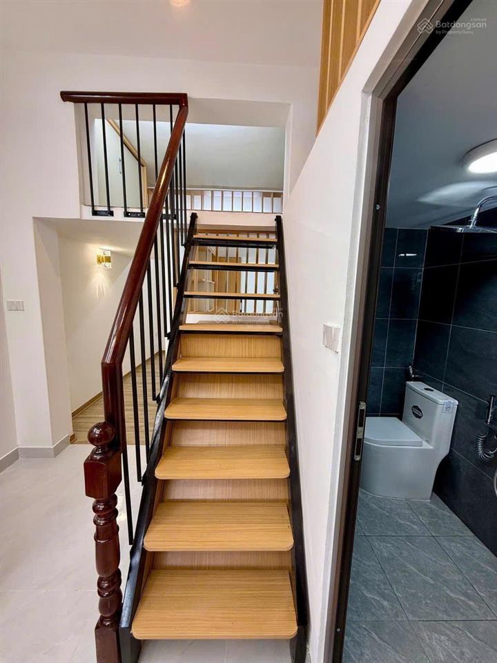 Tập thể nghĩa tân  ô tô đỗ cửa  tiện ích bạt ngàn  đi bộ 3 phút tới tiểu học nghã tân.