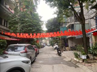 Bán căn hộ tập thể nghĩa tân cho vợ chồng trẻ  ngay cạnh chợ nghĩa tân.