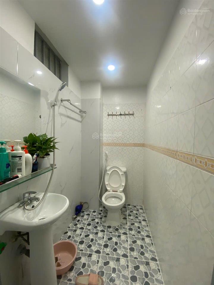 Nhỉnh 4 tỷ có ngay căn tập thể 95m2, cạnh trường tiểu học mai dịch & cc an bình palara