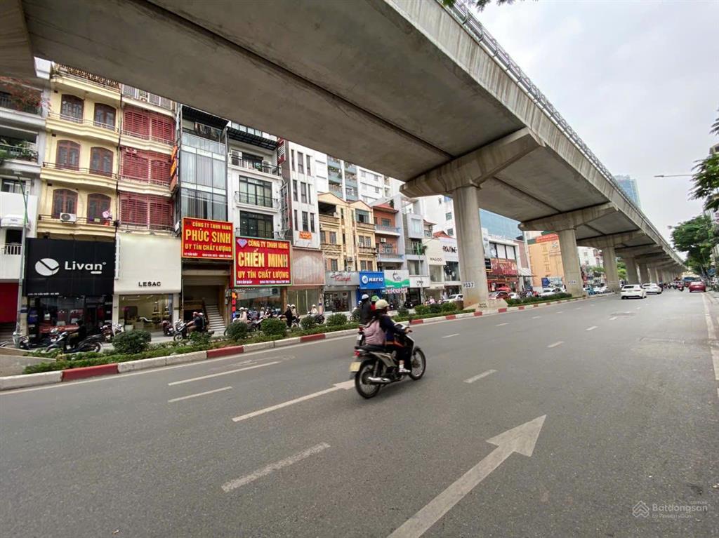Chỉ 8,2 tỷ có ngay nhà mặt phố cầu giấy, kinh doanh đỉnh cao, dòng tiền ổn định 50 triệu/tháng.