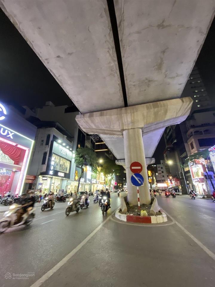 Chỉ 8,2 tỷ có ngay nhà mặt phố cầu giấy, kinh doanh đỉnh cao, dòng tiền ổn định 50 triệu/tháng.