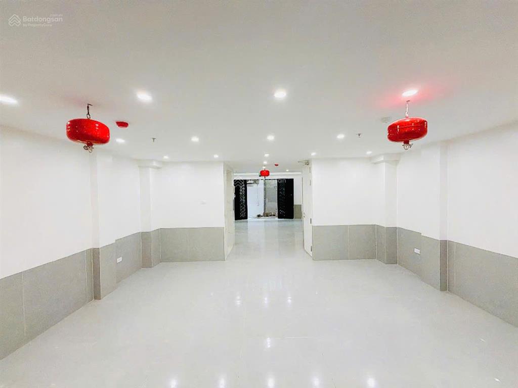 Chỉ 25,3 tỷ có toà chdv 7 tầng mới tinh hoàng quốc việt, 2mt, 20 phòng khép kín, dt 130triệu/tháng