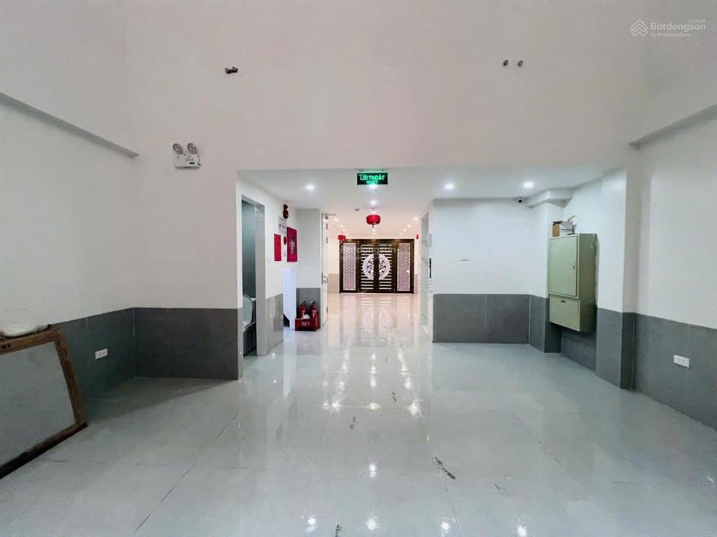 Chỉ 25,3 tỷ có toà chdv 7 tầng mới tinh hoàng quốc việt, 2mt, 20 phòng khép kín, dt 130triệu/tháng