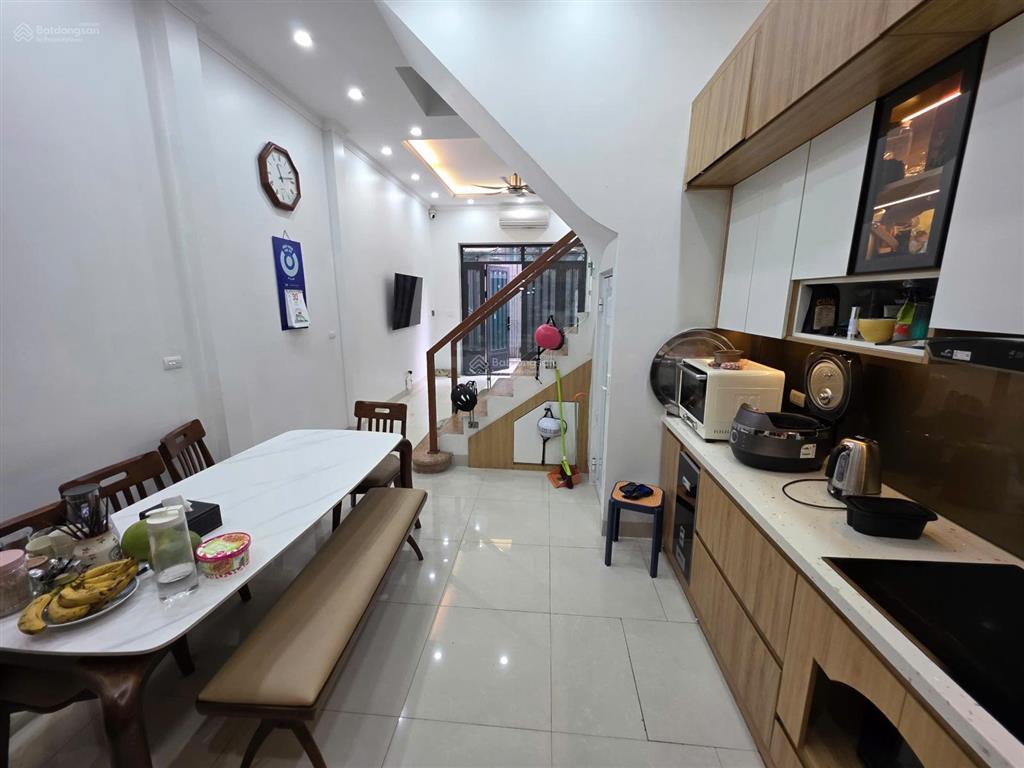 Chính chủ bán nhà 5 tầng mặt ngõ phố nguyễn khang 15,2 tỷ, nhà mới dân xây, sát phố