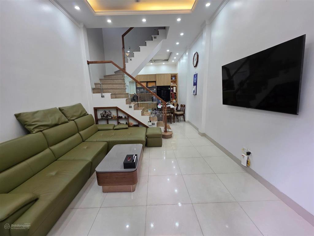 Chính chủ bán nhà 5 tầng mặt ngõ phố nguyễn khang 15,2 tỷ, nhà mới dân xây, sát phố