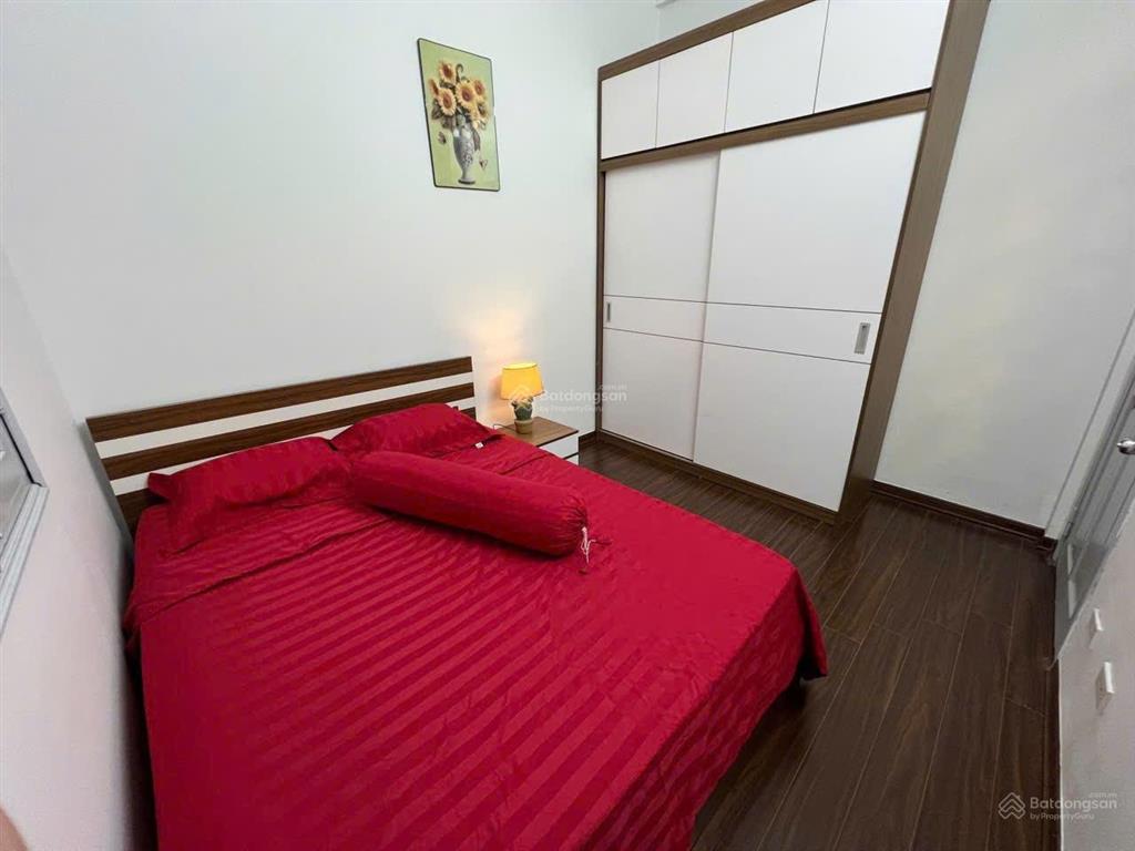 Bán căn hộ tập thể nghĩa tân cho vợ chồng trẻ  ngay cạnh chợ nghĩa tân.