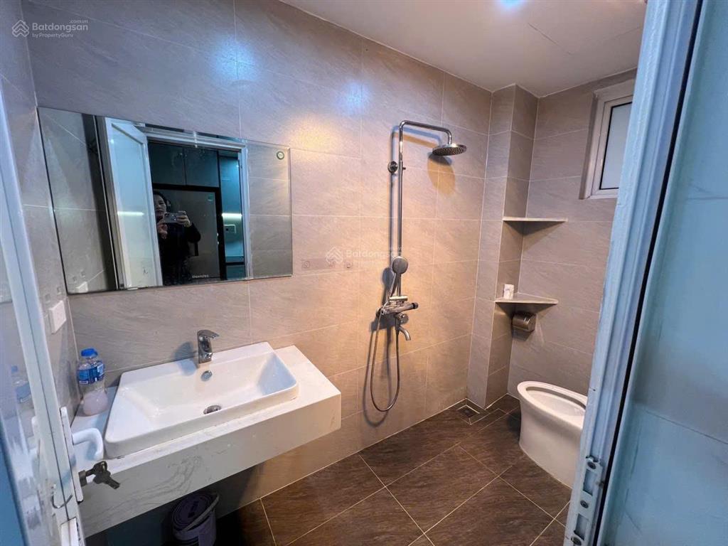 Bán căn hộ tập thể nghĩa tân cho vợ chồng trẻ  ngay cạnh chợ nghĩa tân.